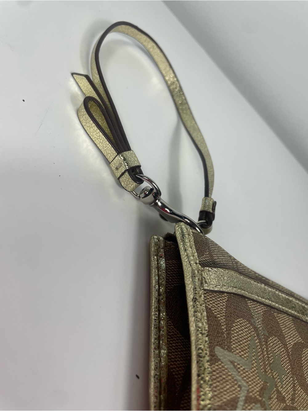 Coach Gold Metallic Pop Star Print Signature Wristlet EUC - Picture 11 of 15